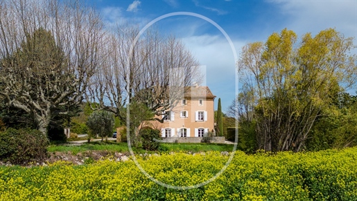 Provencal house for sale in the Malaucène countryside with swimm