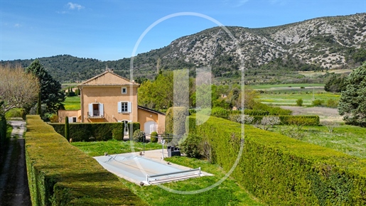 Provencal house for sale in the Malaucène countryside with swimm