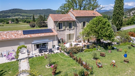Landhaus aus Stein zum Verkauf in der Nähe von Vaison La Romaine