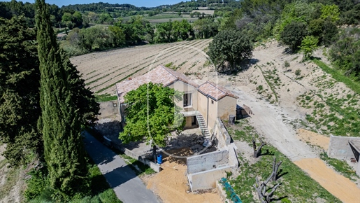 Winegrower's house to restore for sale in Visan