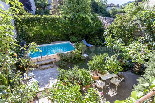Village house with swimming pool for sale in Vaison la Romaine