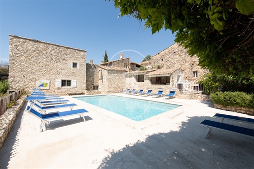 Exceptional Provencal property for sale with swimming pool near