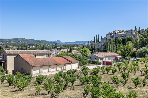 Property complex with a pool for sale in Vaison la Romaine