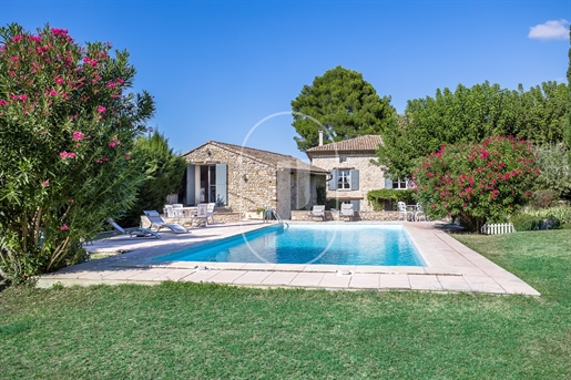 Exceptional property with pool for sale near Vaison La Romaine