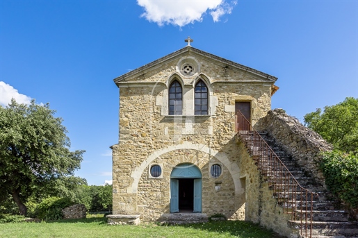 Okouzlující provensálský dům s bohatým historickým dědictvím na prodej