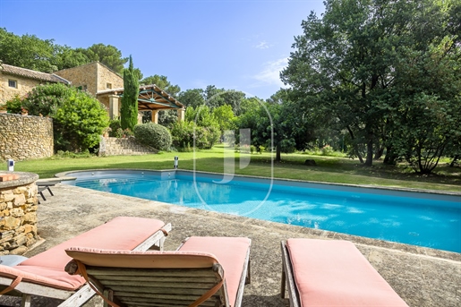 Exceptional Provençal House With Pool For Sale In Mondragon