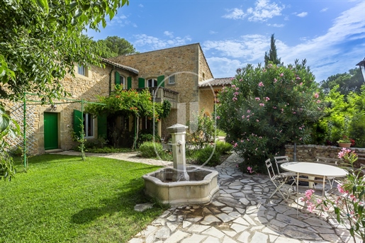 Exceptional Provençal House With Pool For Sale In Mondragon