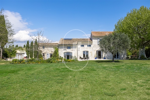 Fully renovated eighteenth-century property for sale near Vaison