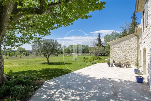 Fully renovated eighteenth-century property for sale near Vaison