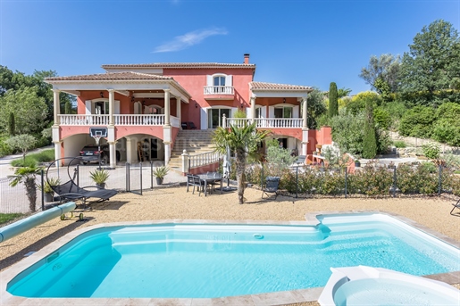 Charming property with a pool for sale in Buisson