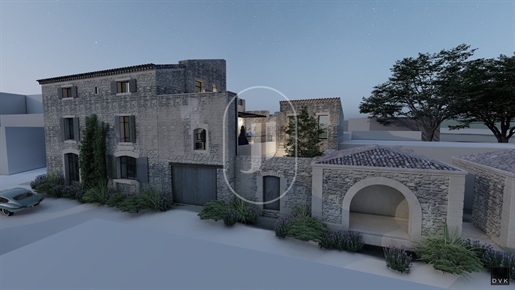 Exceptional renovation project for sale in Grignan
