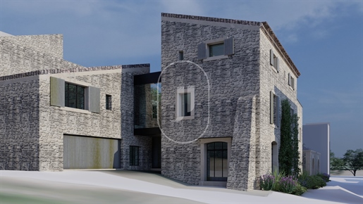 Exceptional renovation project for sale in Grignan