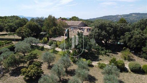 Exceptional stone property for sale with swimming pool near Vais