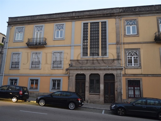 Apartment to renovate in historic building