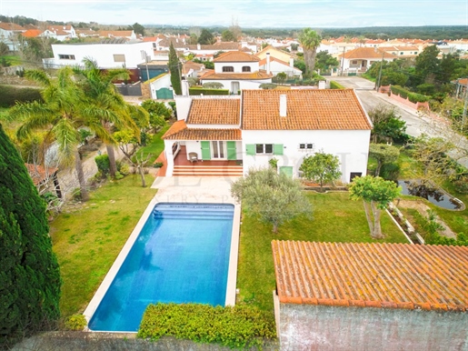 Charmante villa avec piscine à Azeitão