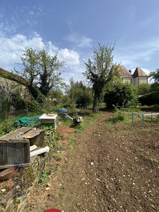 Charme authentique : ancienne ferme à rénover, votre prochain projet de vie à 45 minutes de Dijon