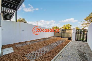 Neue 3 Schlafzimmer Villa mit Parkplatz in Olhão, Algarve