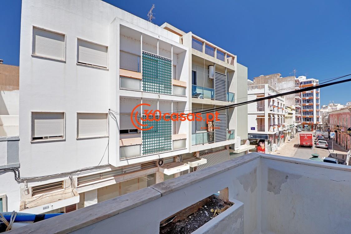 Apartamento T4 todo renovado em zona histórica de Faro