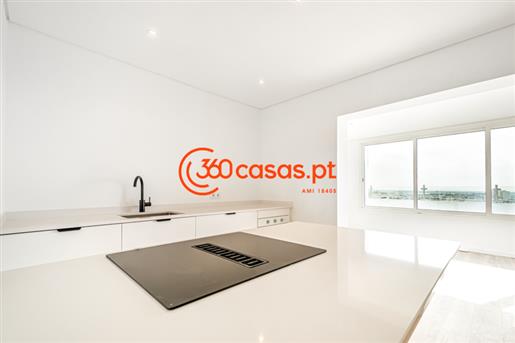 1-Bedroom apartment converted into a 2-bedroom with sea view on Dr. José Neves Júnior Street, Faro.