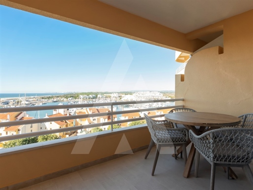Apartamento de 2 dormitorios en el corazón de Vilamoura con impresionantes vistas del puerto deporti