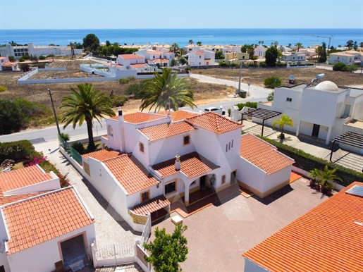 Hermosa villa de 4 dormitorios con piscina a solo 600 metros de la playa de Galé