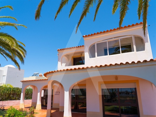 Beautiful 4 bedroom villa with pool just 600m from Galé beach