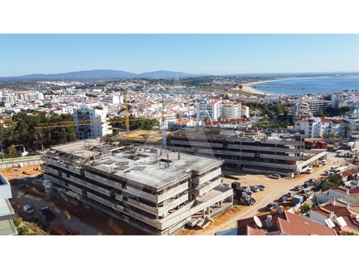 Apartamento T3 de arquitetura moderna para venda com vista mar em Lagos, Algarve