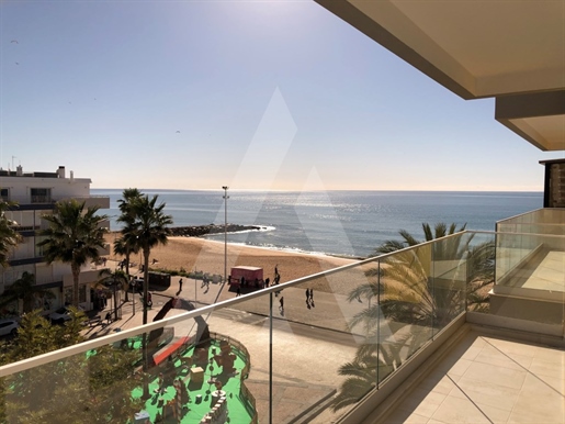 Appartement de luxe de 2 chambres sur la première ligne de la plage de Quarteira avec terrasse privé