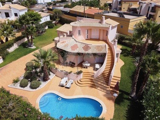 Magnificent House T3 Isolated located 5km from Downtown Albufeira