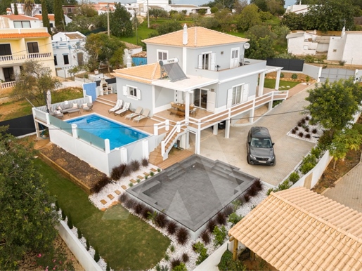 Luxury and Comfort by the Sea: 4 Bedroom Villa with Pool, Garden and Panoramic Views
