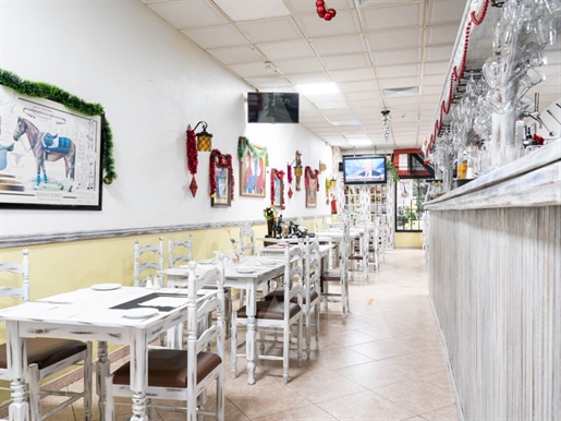 Magnifique restaurant historique près de la célèbre plage de quarteira.
