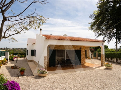 Stunning 3 + 1 bedroom villa with pool and fantastic panoramic view