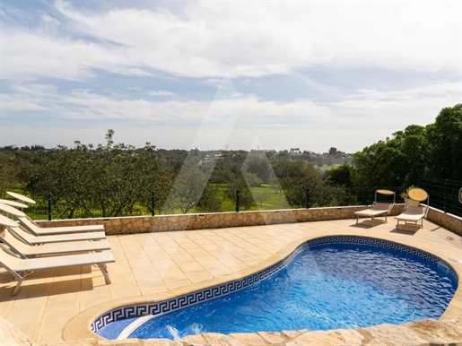 Stunning 3 + 1 bedroom villa with pool and fantastic panoramic view