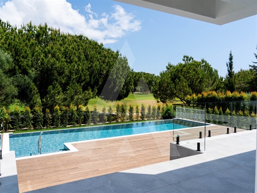 Luxe 4 Slaapkamer Villa met Uitzicht op de Golfbaan in Vilamoura met Premium locatie!