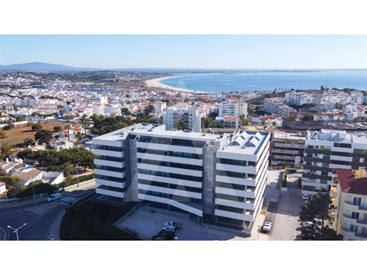 Apartamento T3 em condomínio de luxo com vista mar e piscina, em Lagos, Algarve