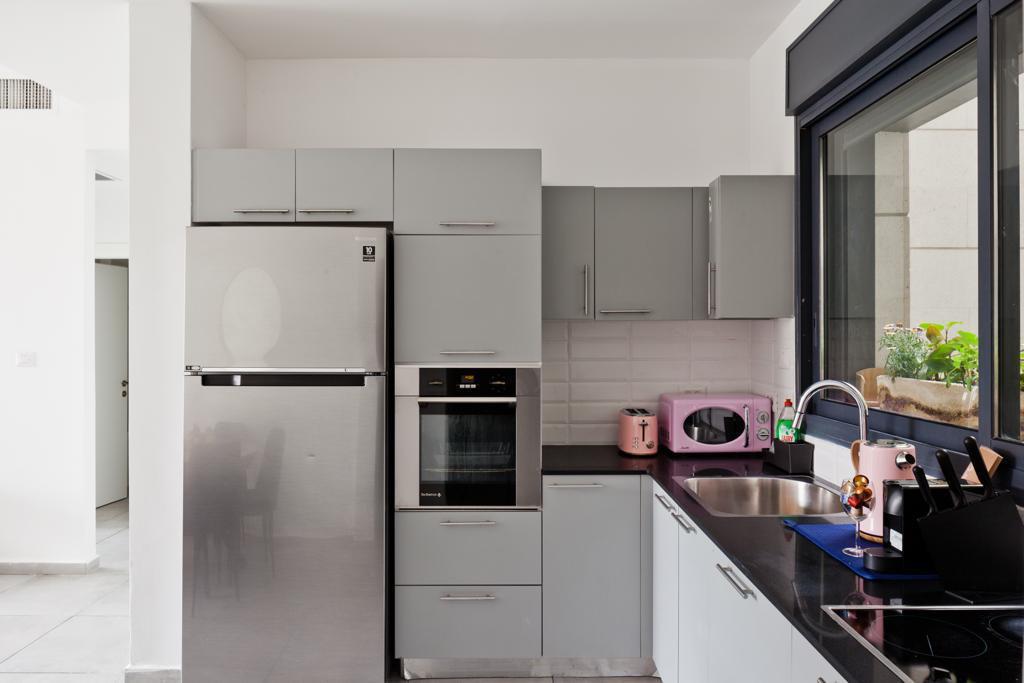 For Sale - Garden Apartment in Gindi Tlv - Gindi Low Towers - 4 Room Apartment - 6.8 Million Nis