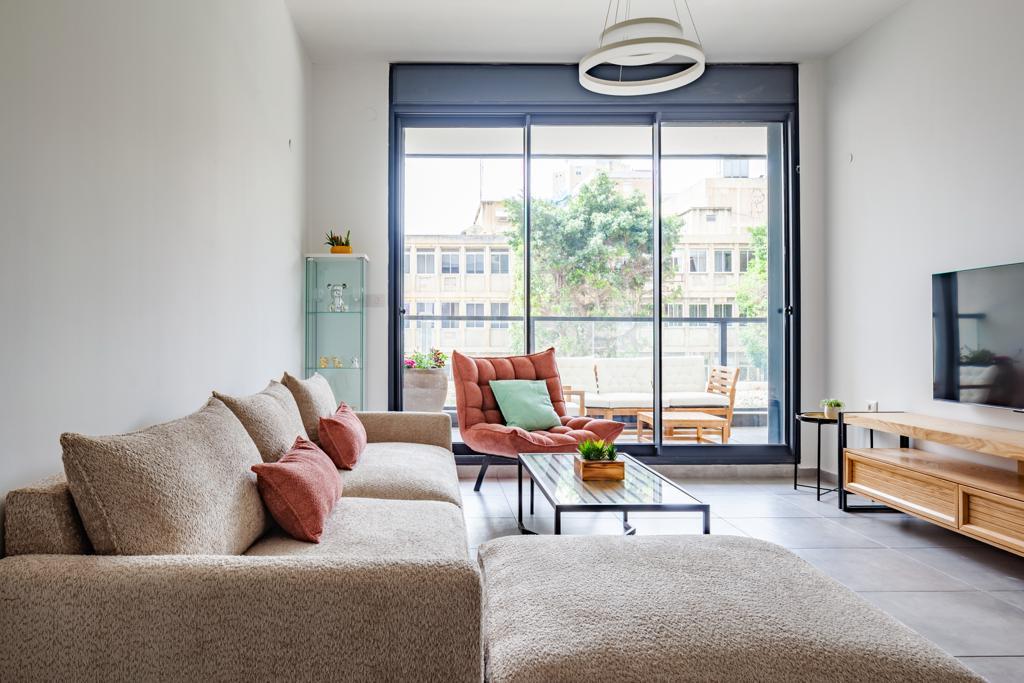 For Sale - Garden Apartment in Gindi Tlv - Gindi Low Towers - 4 Room Apartment - 6.8 Million Nis