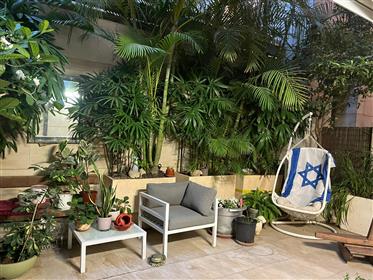 דירת גן מדהימה בתל אביב