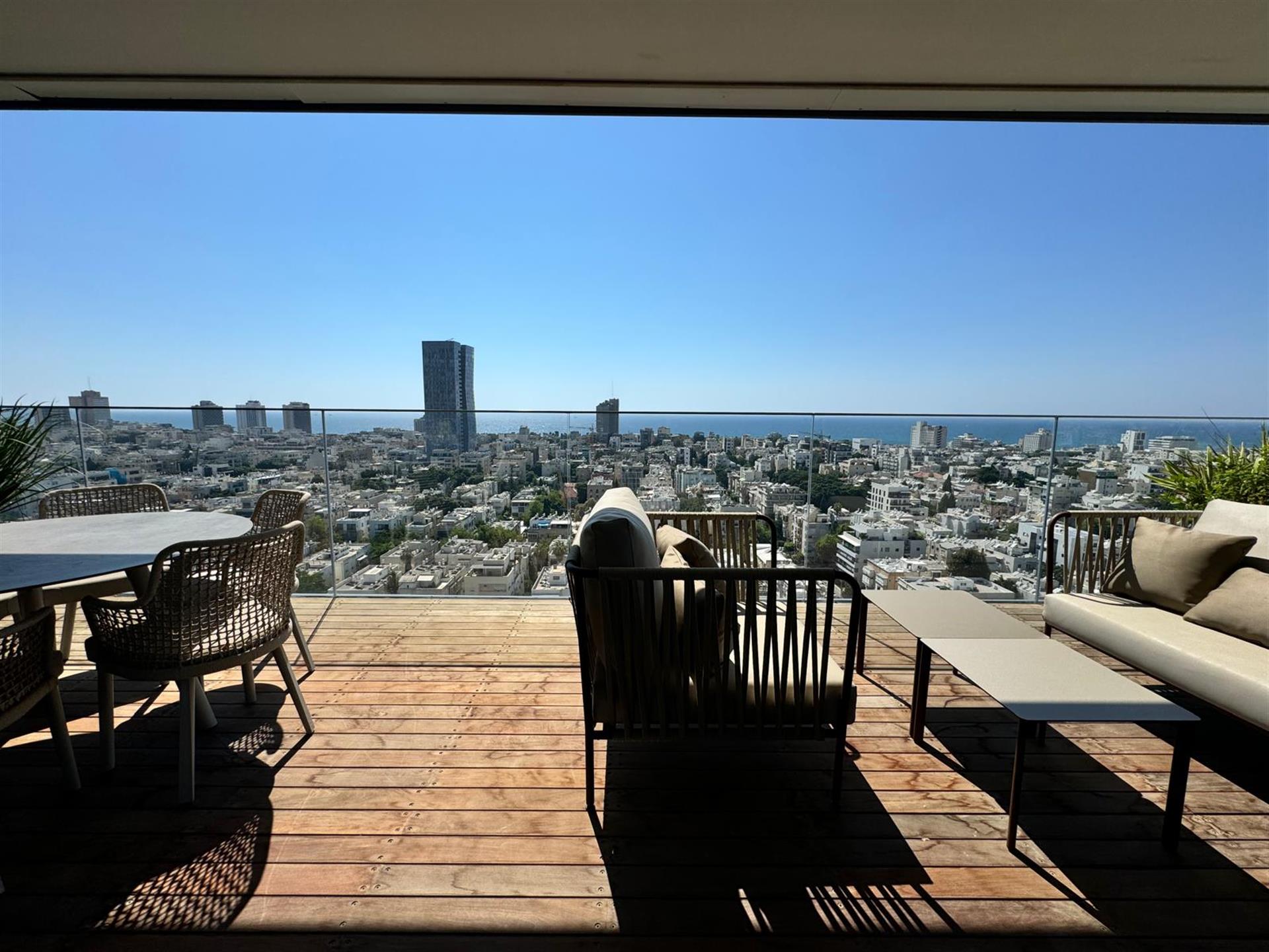An Luxury apartment in the prestigious Assuta tower 