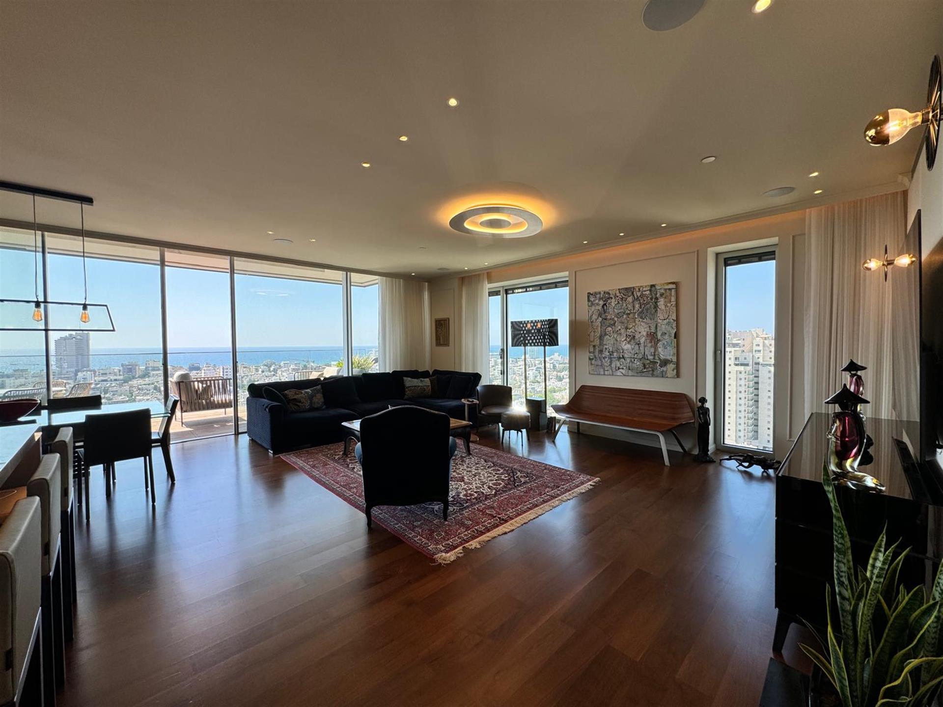 An Luxury apartment in the prestigious Assuta tower 