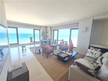 Appartement moderne avec une vue imprenable sur l'océan