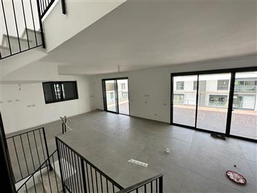 Large Renovated Duplex in Ramat Gan