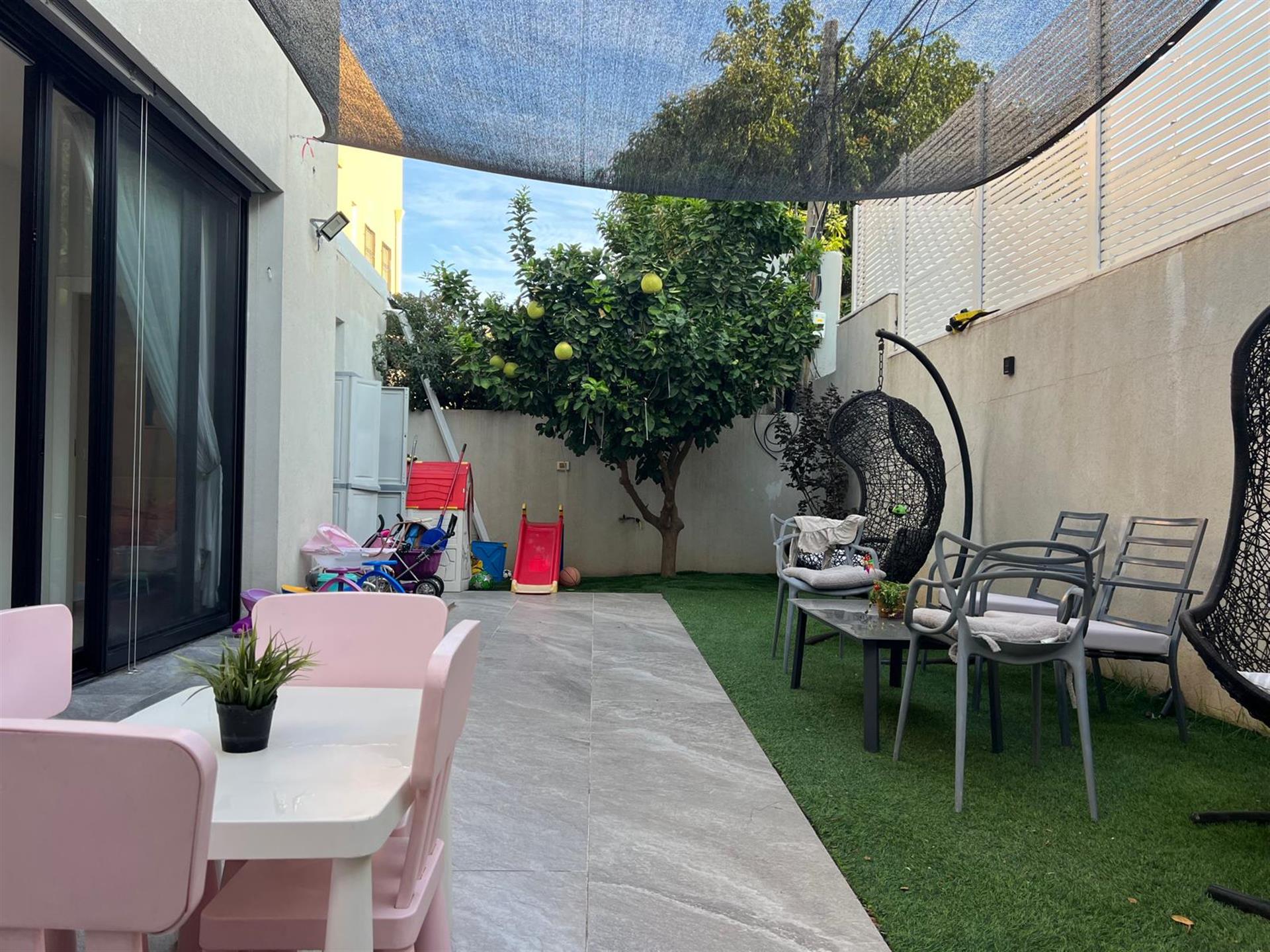 A huge unique private house for sale in Givat Shmuel
