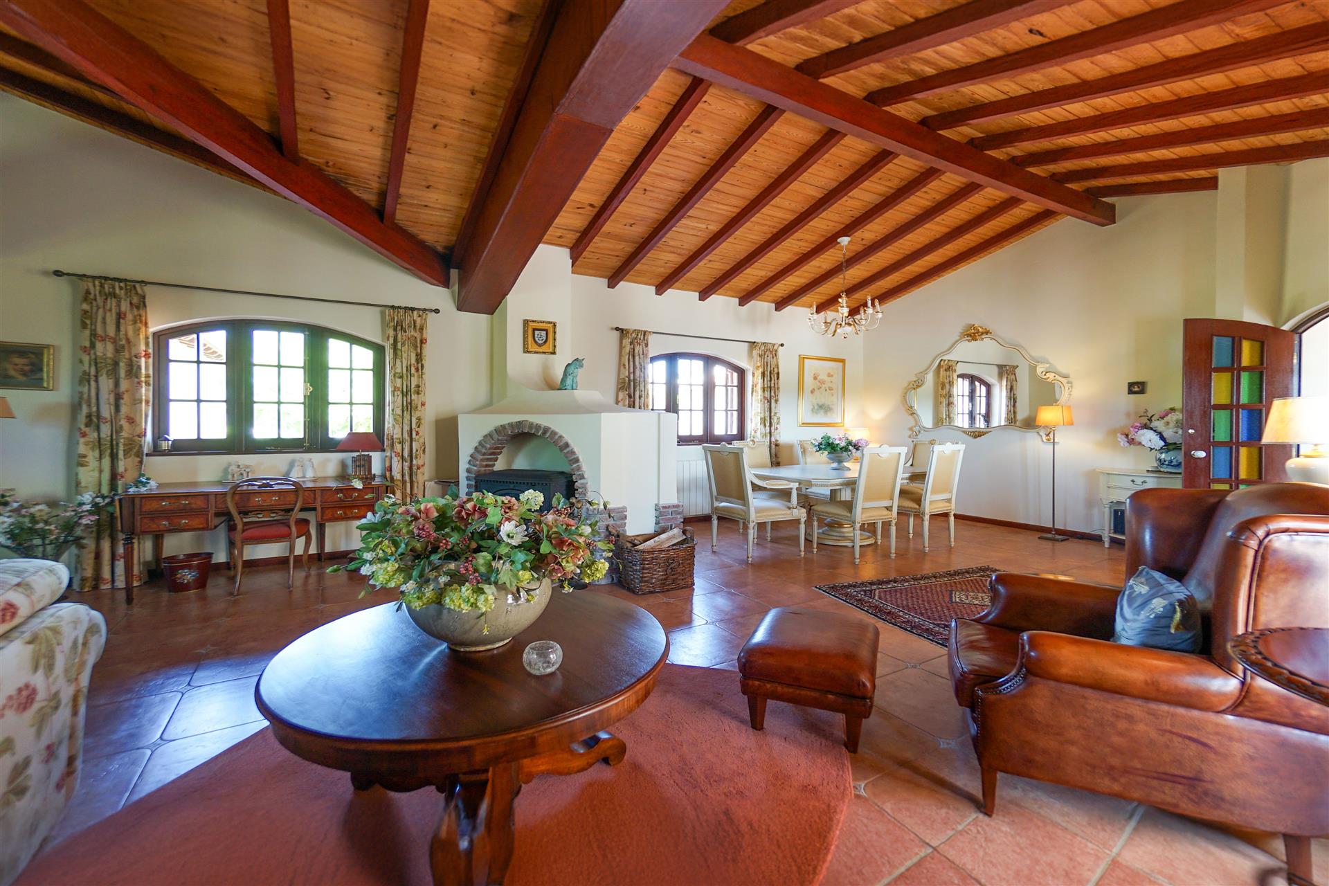 5 bedroom villa with swimming pool, terraces, sauna, cellar, arrumos, garden, garages and panoramic