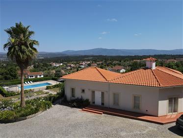 House T3 + T2 floor with annex, swimming pool, garage and garden with panoramic views in a location