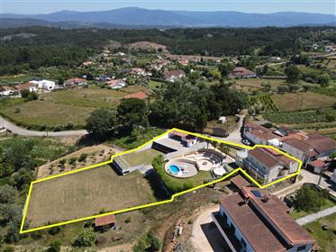 Villa de 3 chambres avec balcon, barbecue, piscine, jardin, vue panoramique et parking couvert dans