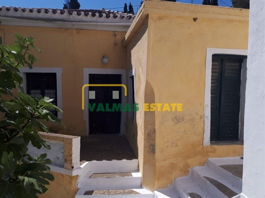 (For Sale) Residential Detached house || Cyclades/Andros Chora - 120 Sq.m, 1 Bedrooms, 150.000€