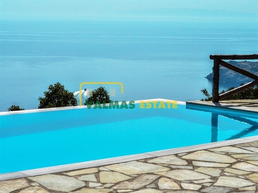 (For Sale) Residential Villa || Cyclades/Andros Chora - 250 Sq.m, 5 Bedrooms, 1.500.000€