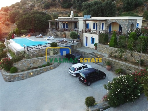 (For Sale) Residential Villa || Cyclades/Andros Chora - 250 Sq.m, 5 Bedrooms, 1.500.000€