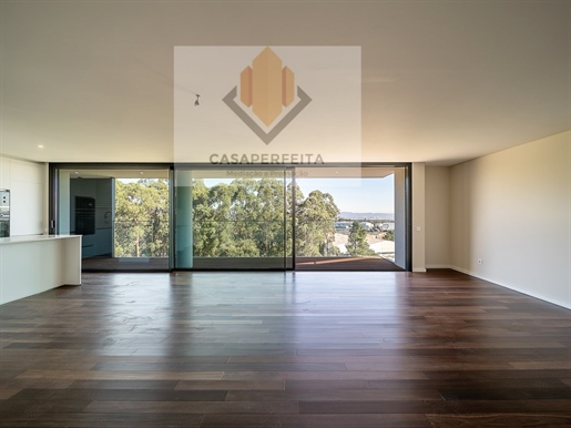 New T3 Apartment with excelent areas - Canelas